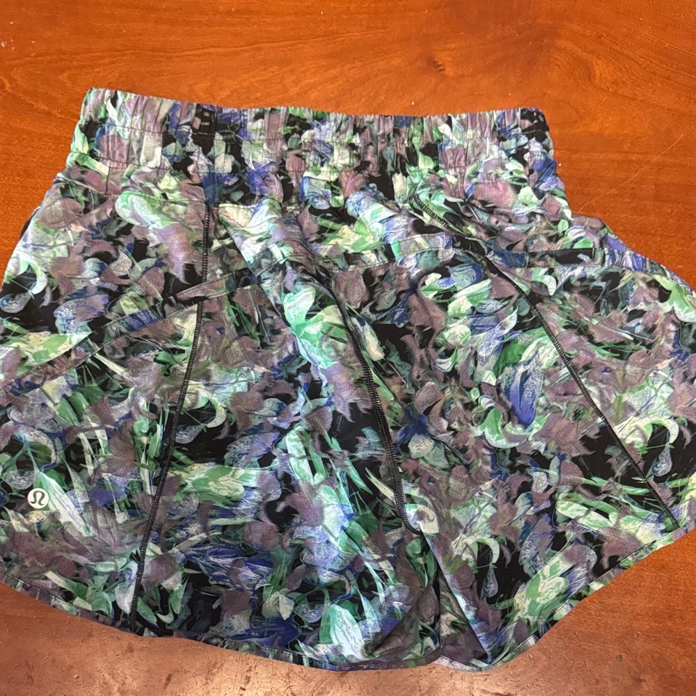 Lululemon Track That Shorts mid rise 5” size 6